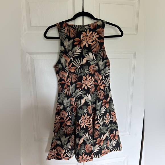 Women’s Tropical Dress - EUC - Picture 2 of 3